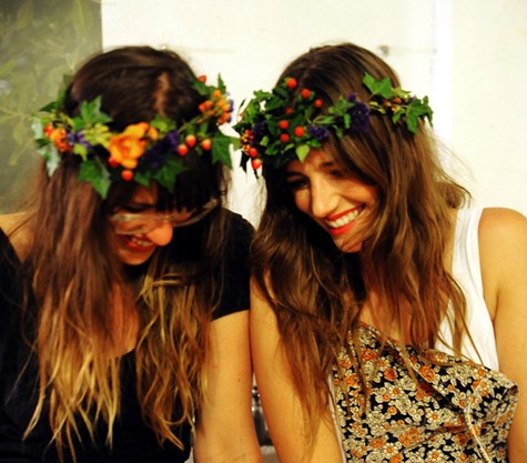 Learn how to make this fabulously bright and pretty flower crown thanks to