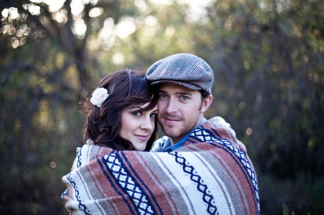 Engagement shoot in the woods, blanket and coffee | Bridal Musings (24)