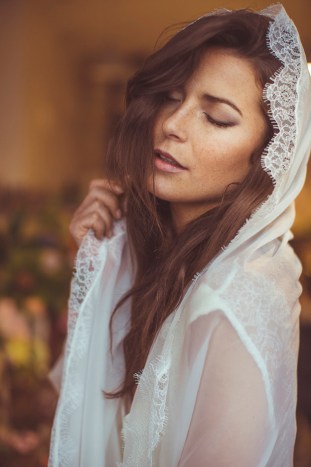 ... Bride with a Veil | Camille Marciano for Junophoto | Bridal Musings Wedding Blog 40 - Southwest-Boho-Wedding-Inspiration-Camille-Marciano-for-Junophoto-Bridal-Musings-Wedding-Blog-40-311x467