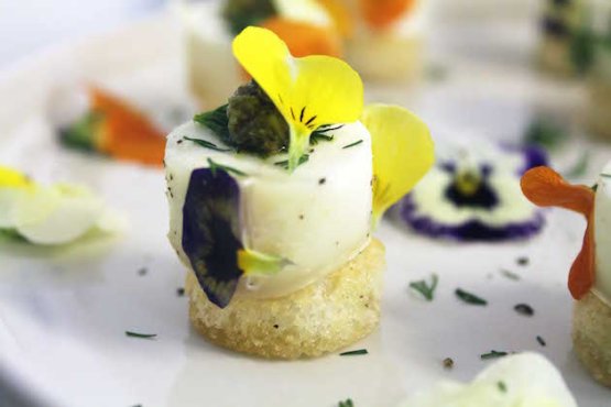 10 Awesome Expert Tips To Make The Most Of Your Wedding Catering