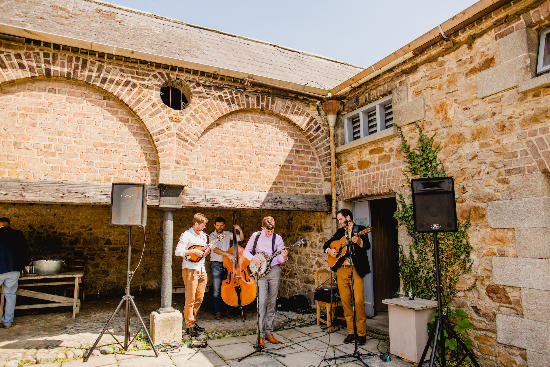 Barn Wedding in Ireland by Navyblur Photography 25