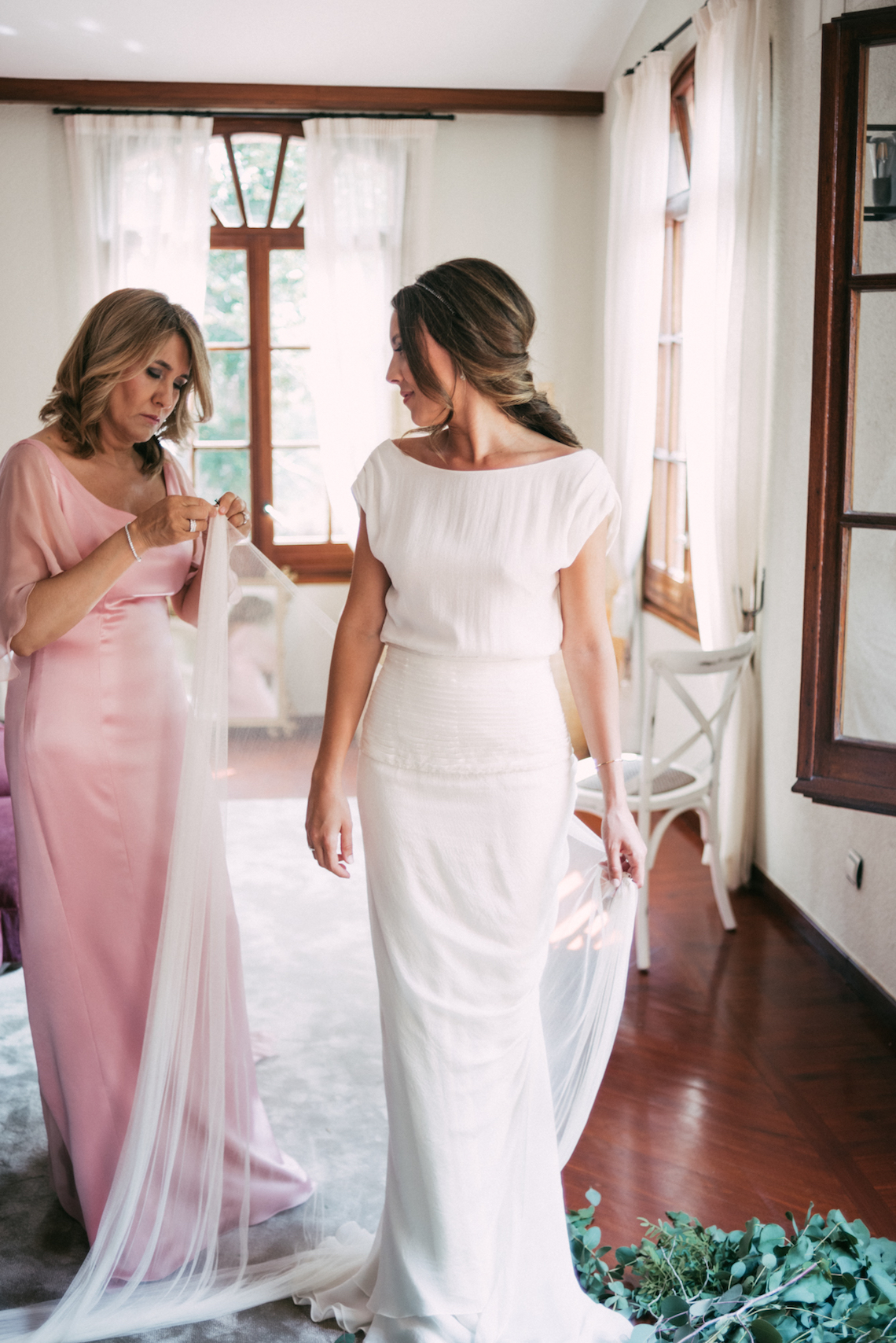 Cool Spanish Wedding by Sara Lobla and La Puta Suegra 17