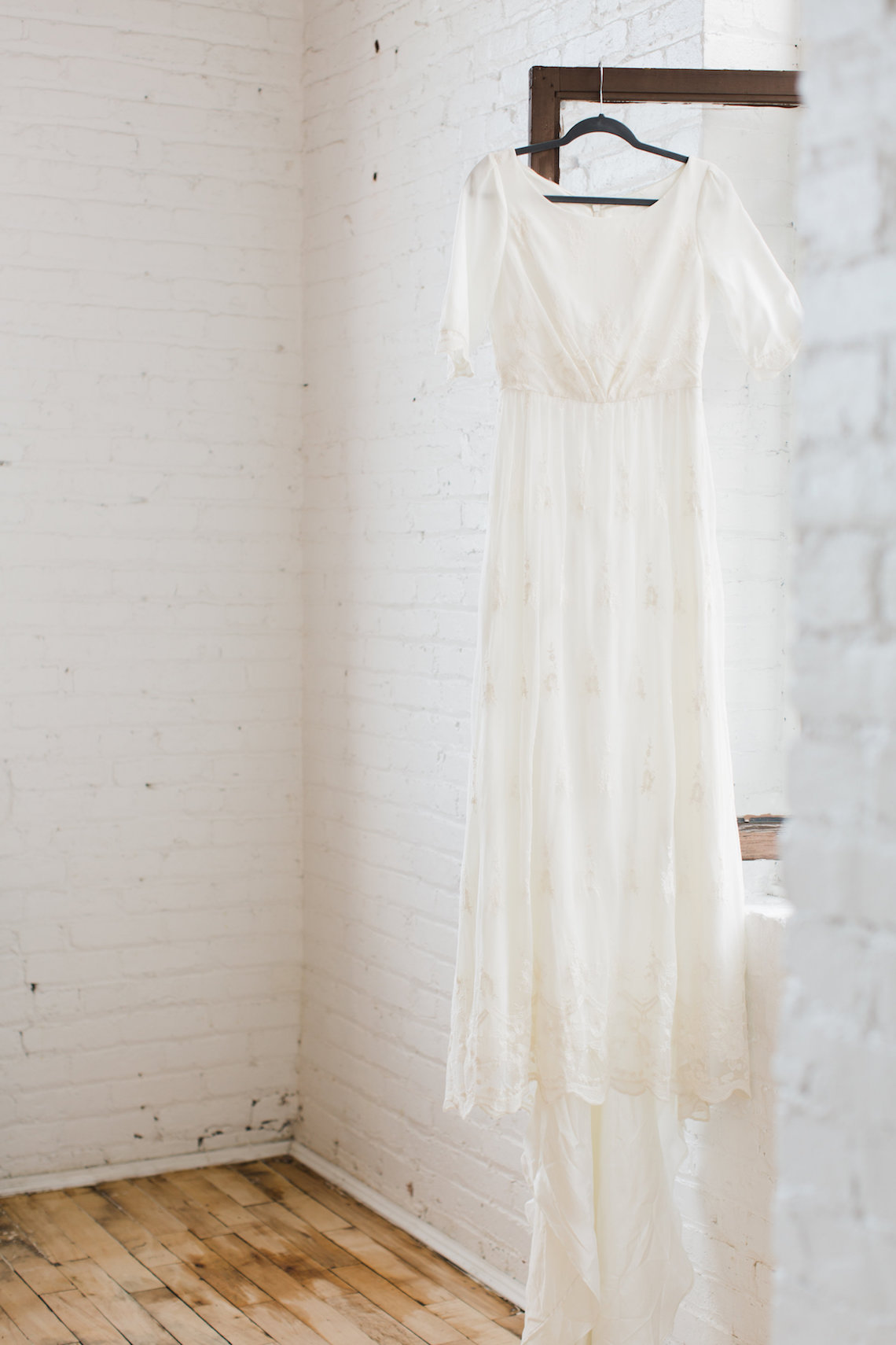 Light & Modern Wedding Inspiration With Cool Modest Gowns | Sons and Daughters Photography 48