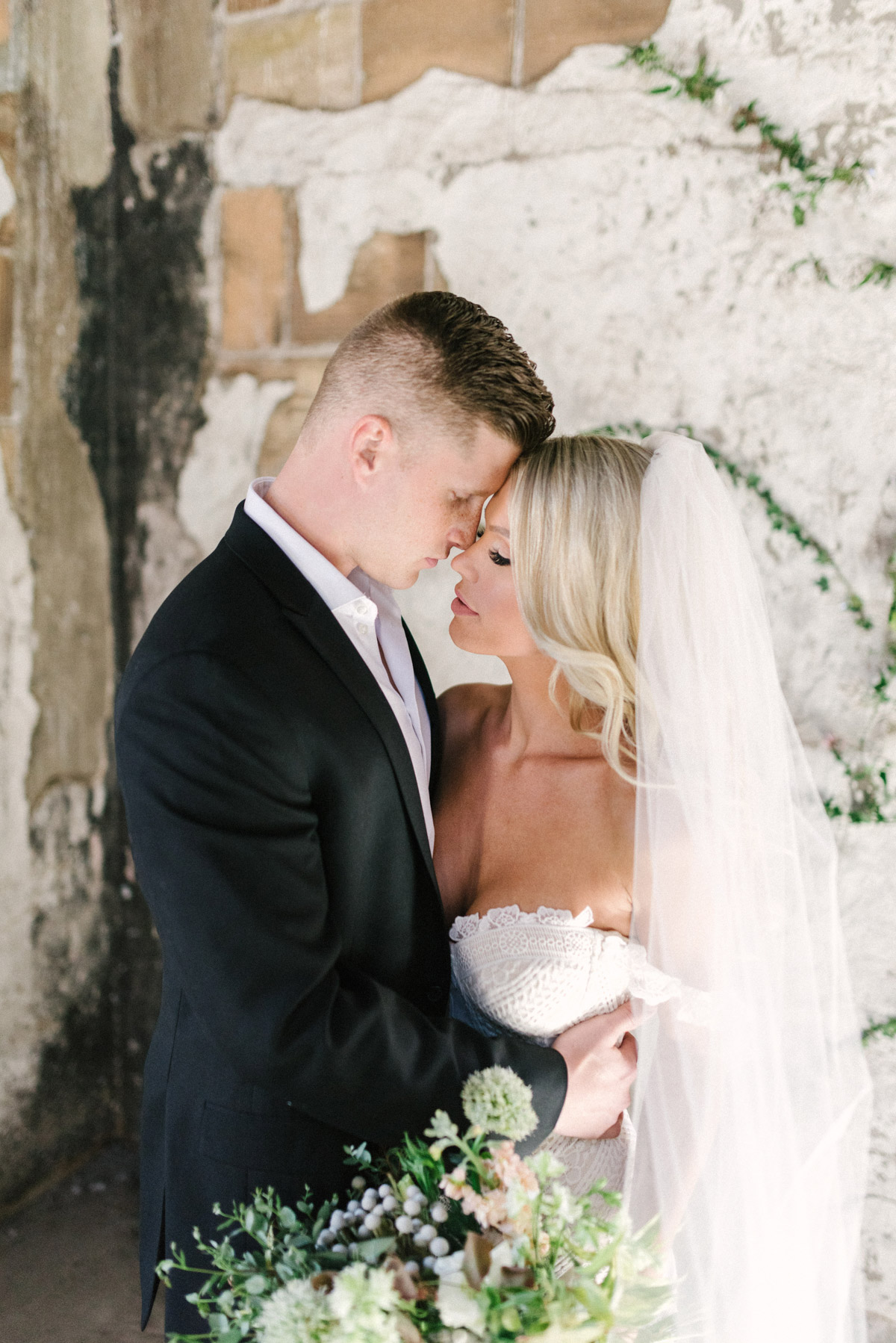 Luxurious Green & Gold Wedding Inspiration | Saje Photography 39