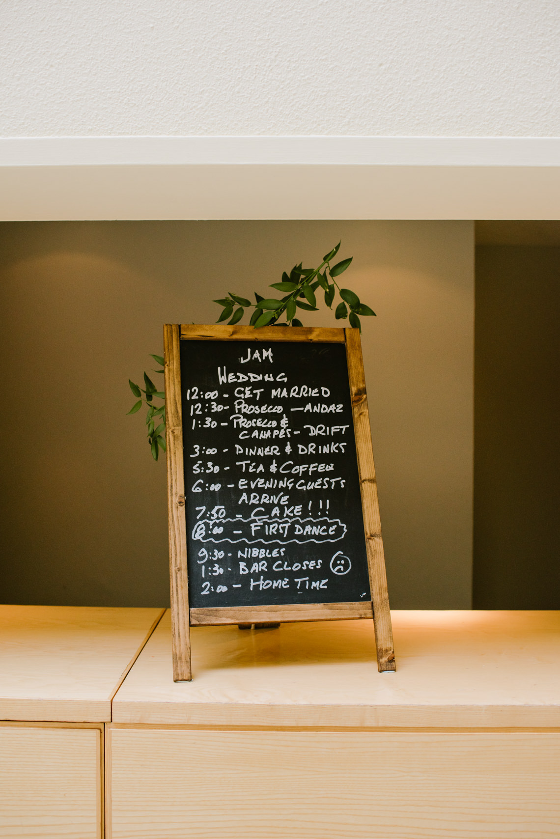 Cool, Modern London Wedding | Oliver McGivern Photography 26