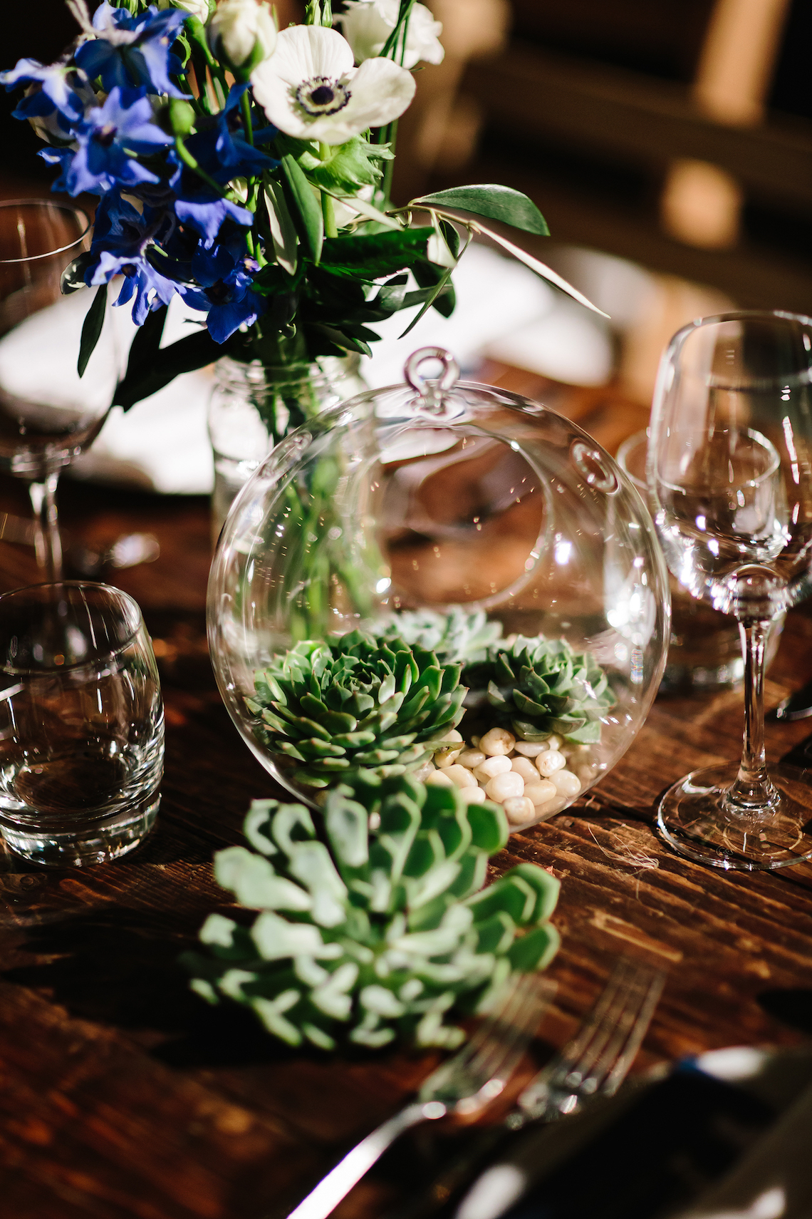 Underground Gallery Wedding In London With Cool, Flashy Signage | Studio 1208 Photography 30