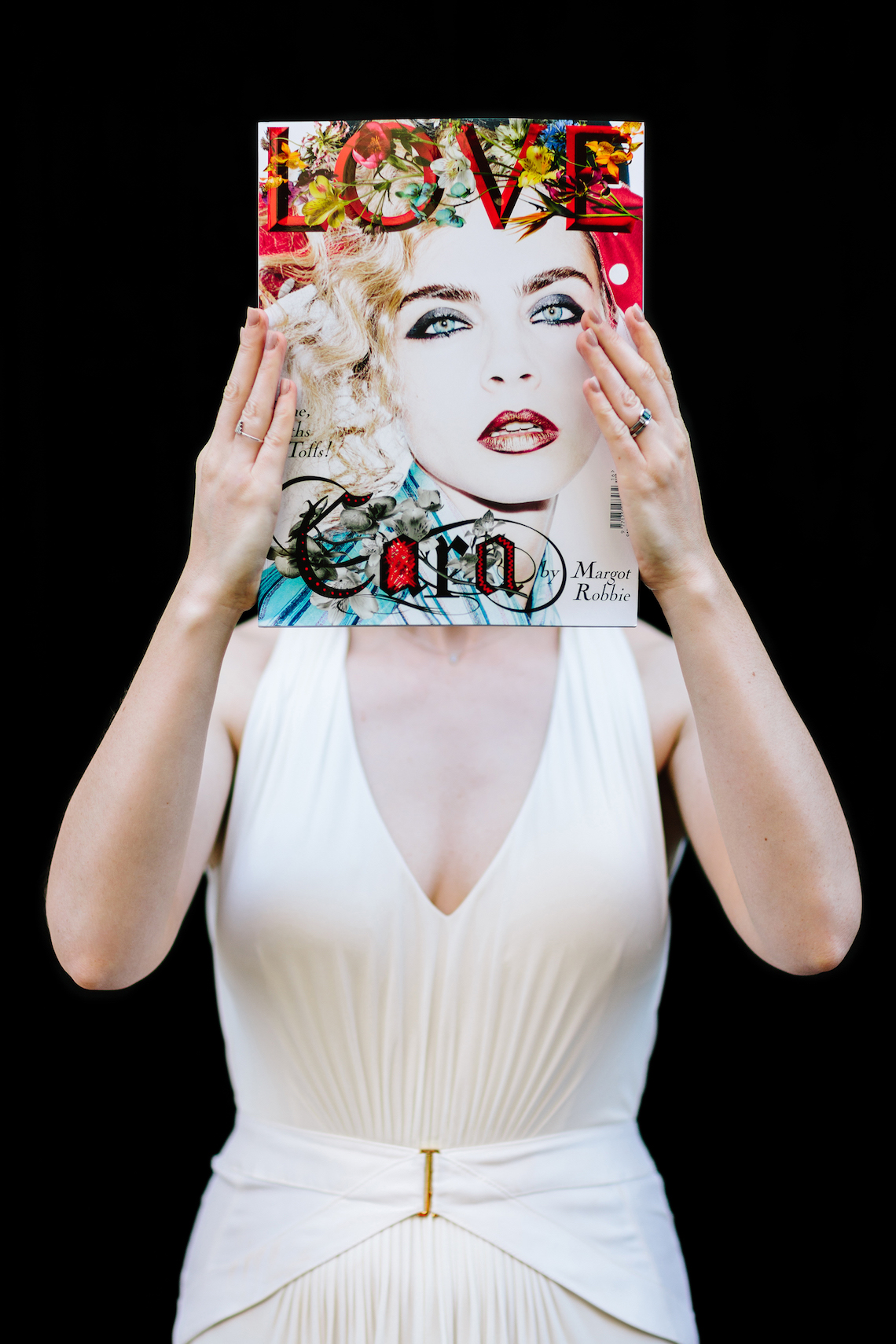 Underground Gallery Wedding In London With Cool, Flashy Signage | Studio 1208 Photography 50