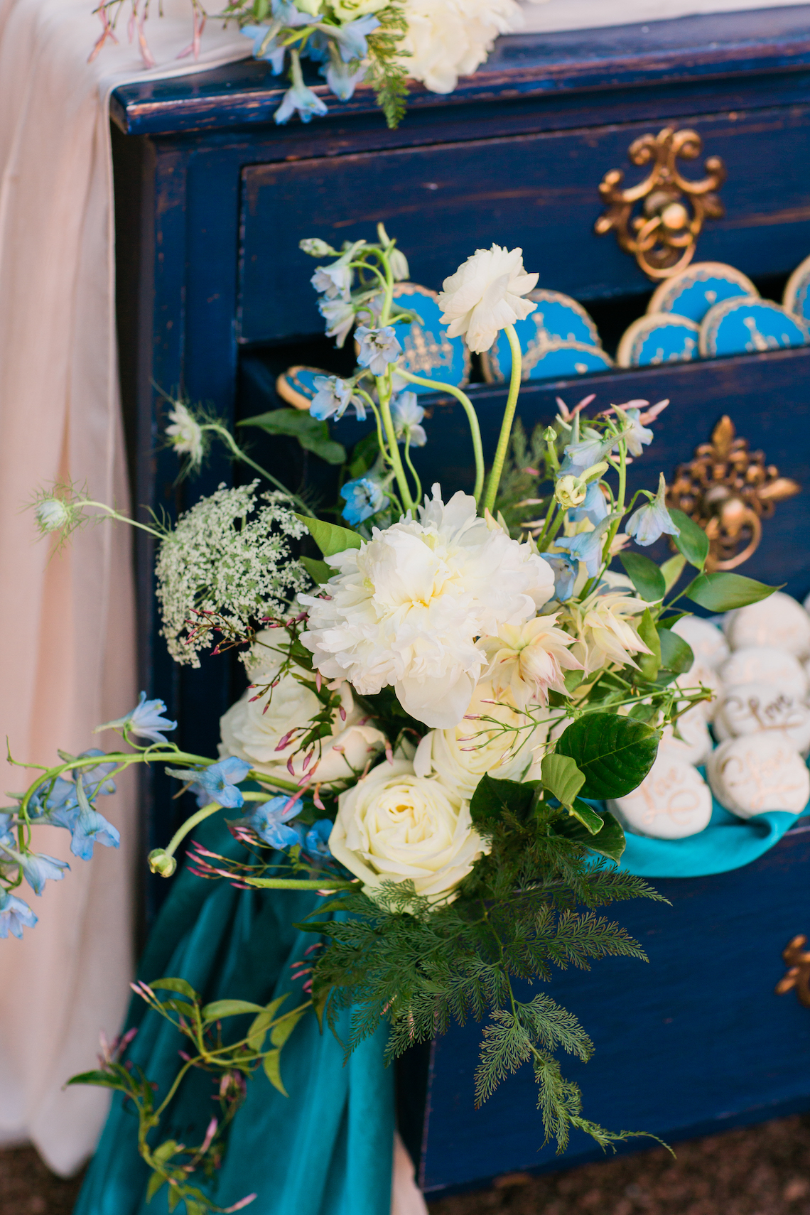 Vibrant Ocean Blue Watercolor Wedding Inspiration | Lola Event Productions | Artistrie Co. 36