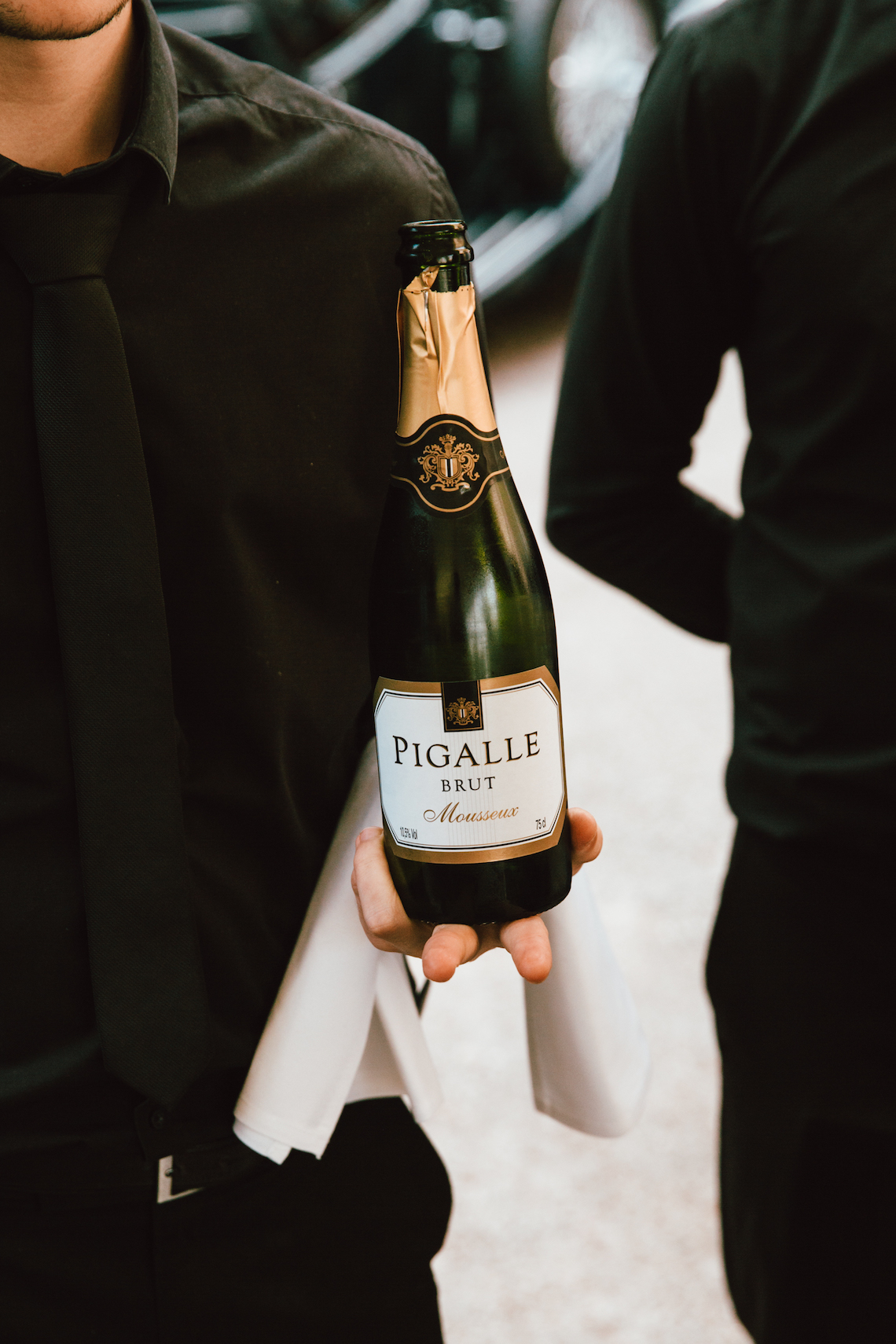 Totally Chic English Wedding With A Sweet Boat Ride | Oak & Blossom 15