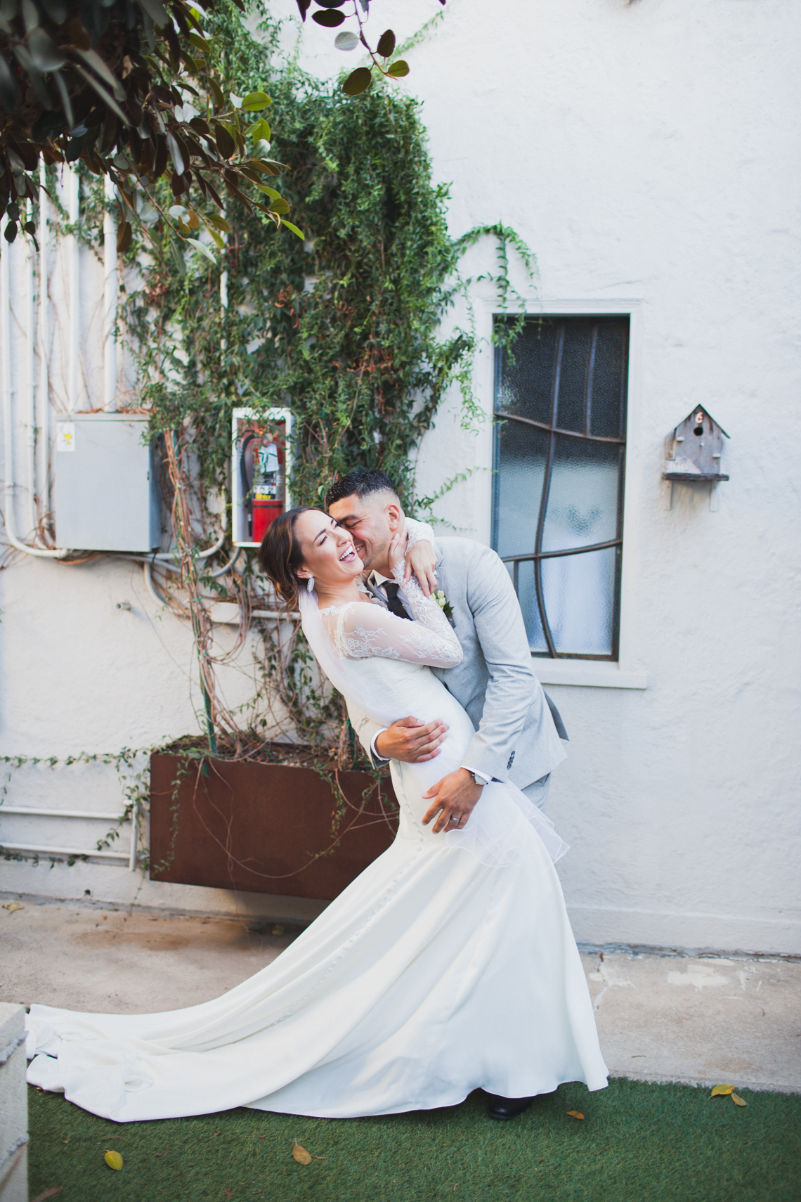 Modern Hip Taco Wedding In A Funky Gallery Venue | Claire Eliza 17