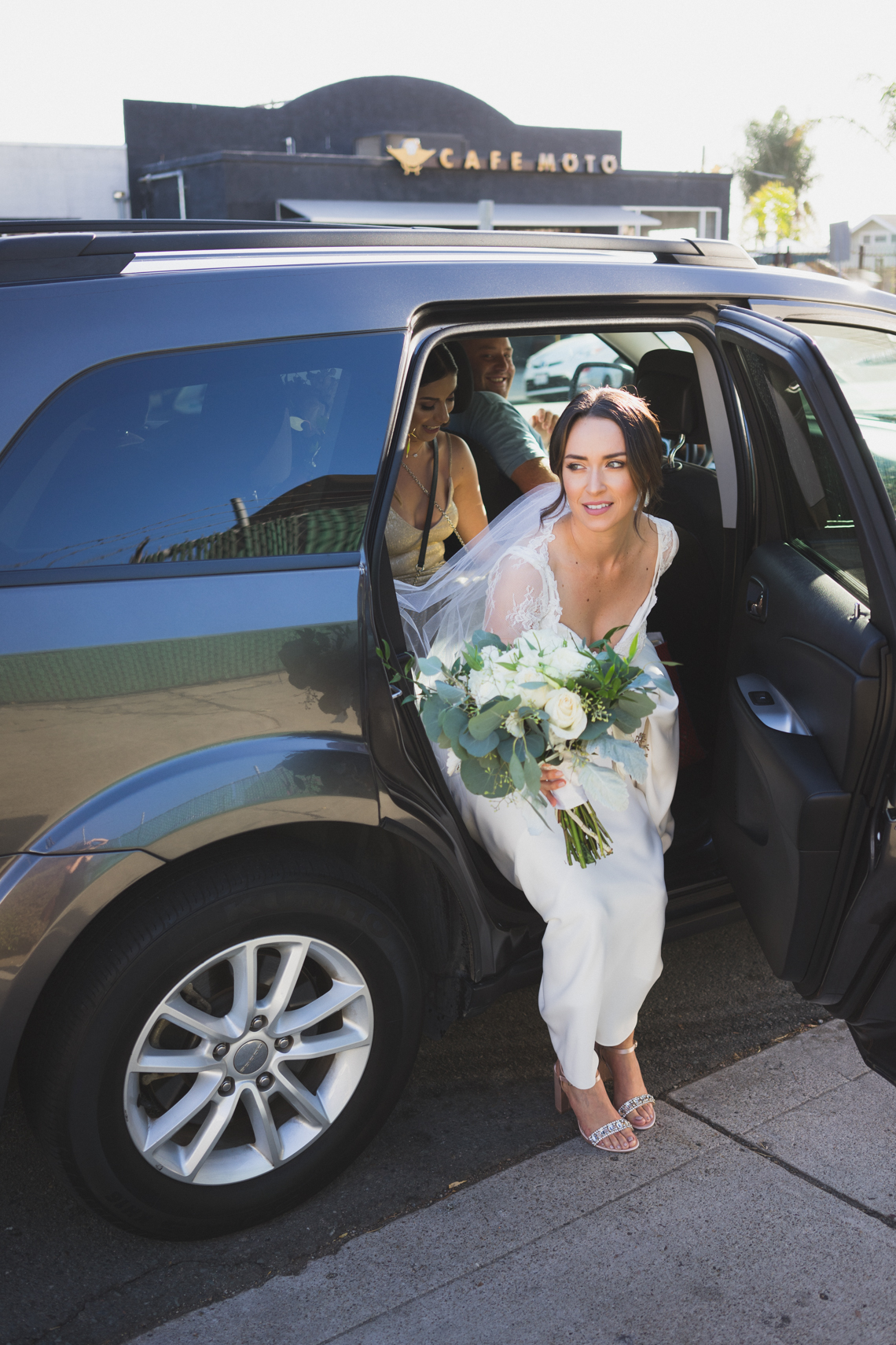 Modern Hip Taco Wedding In A Funky Gallery Venue | Claire Eliza 3