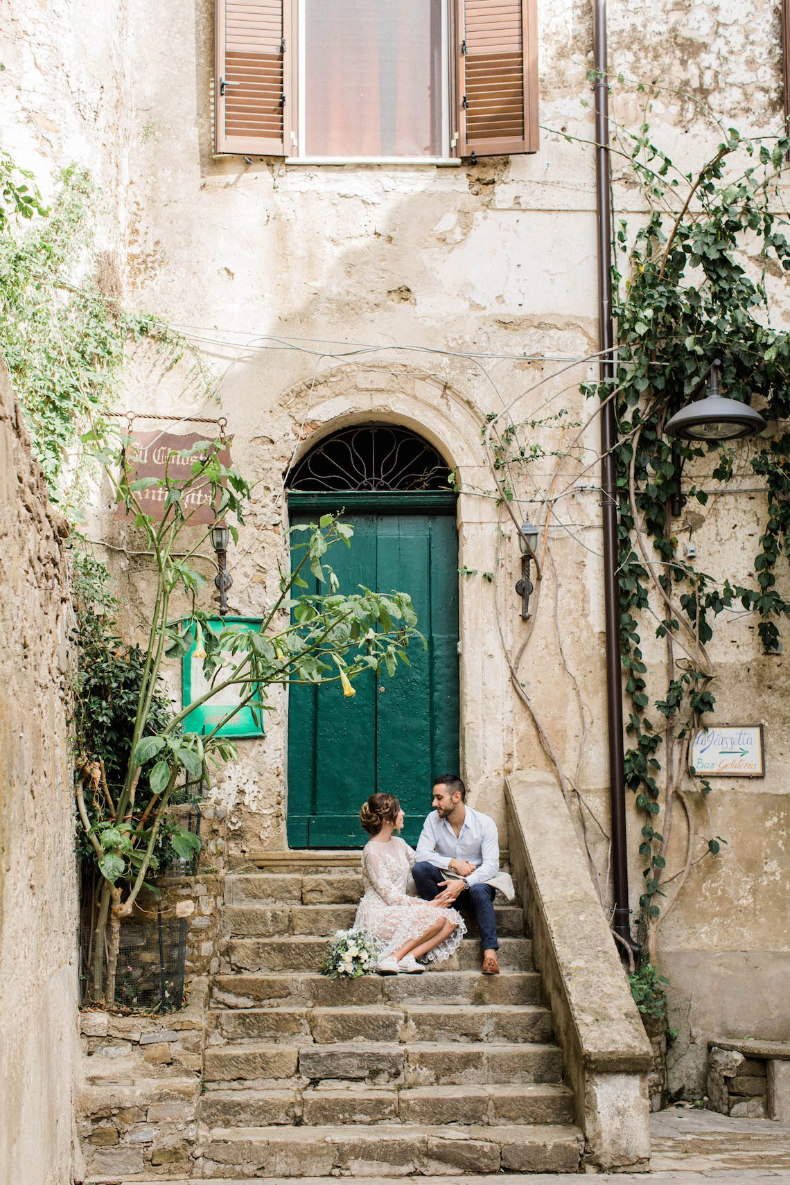 Italian Alleyway Elopement Inspiration | Danielle Smith Photography 17
