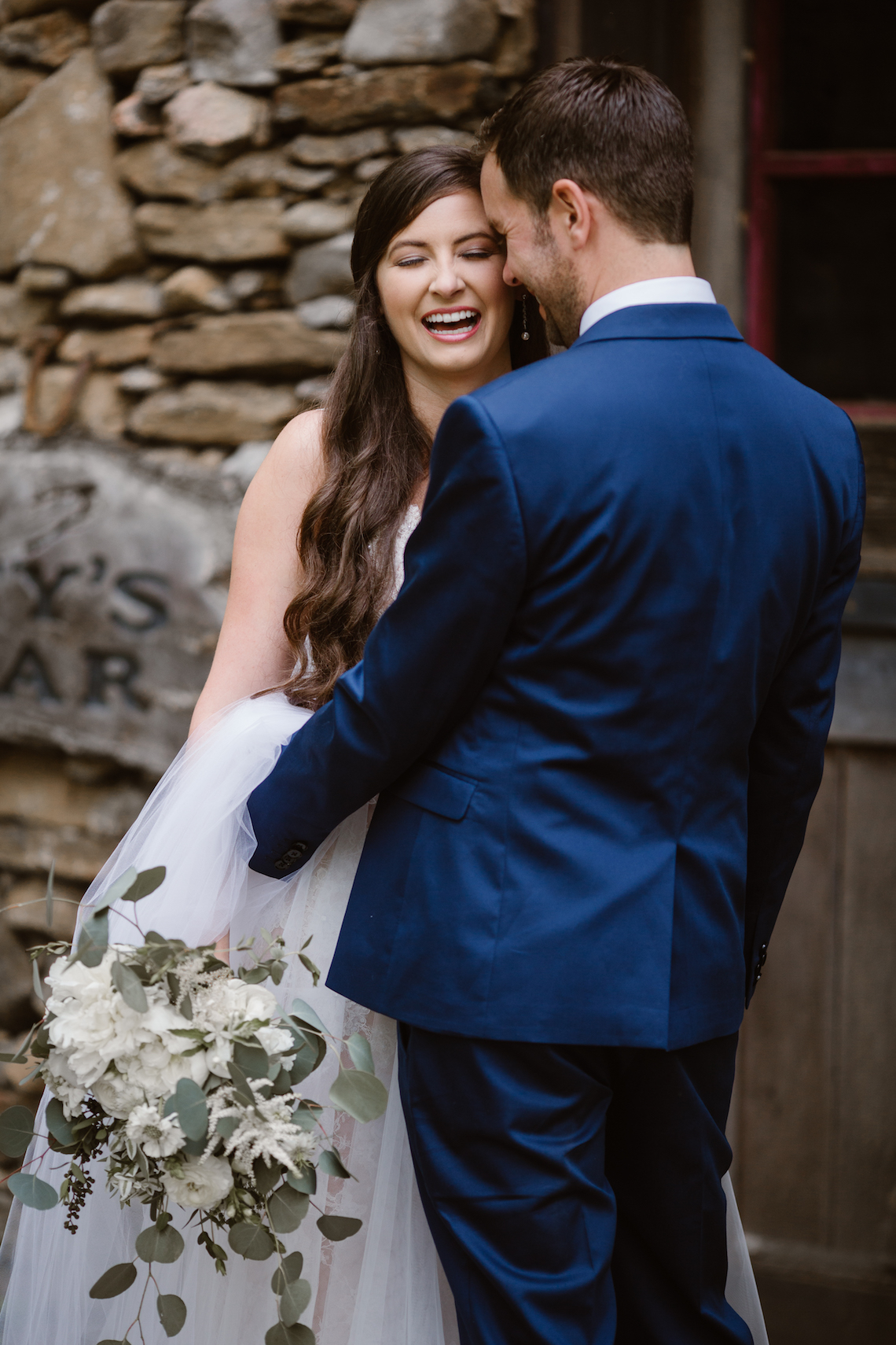 Rustic Green & White Cabin Wedding | Erin Morrison Photography