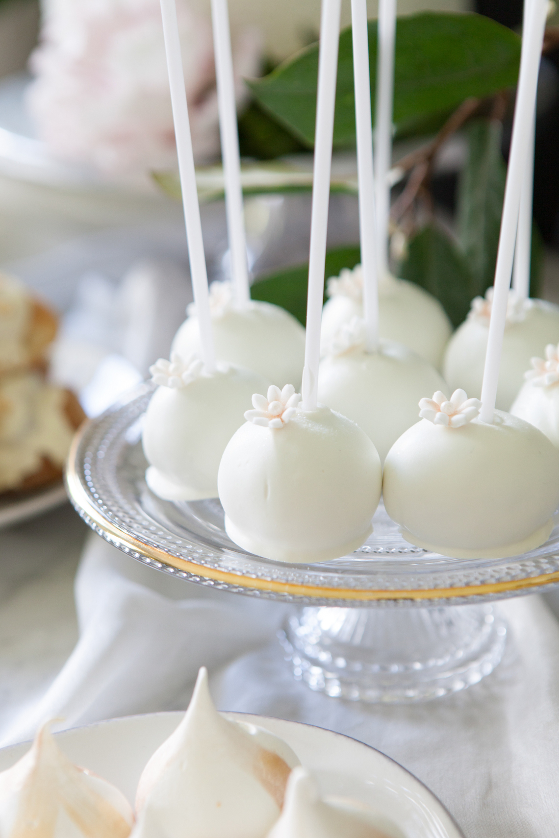 Swanky London Wedding Inspiration Filled With Pretty Dessert Ideas | Amanda Karen Photography 31