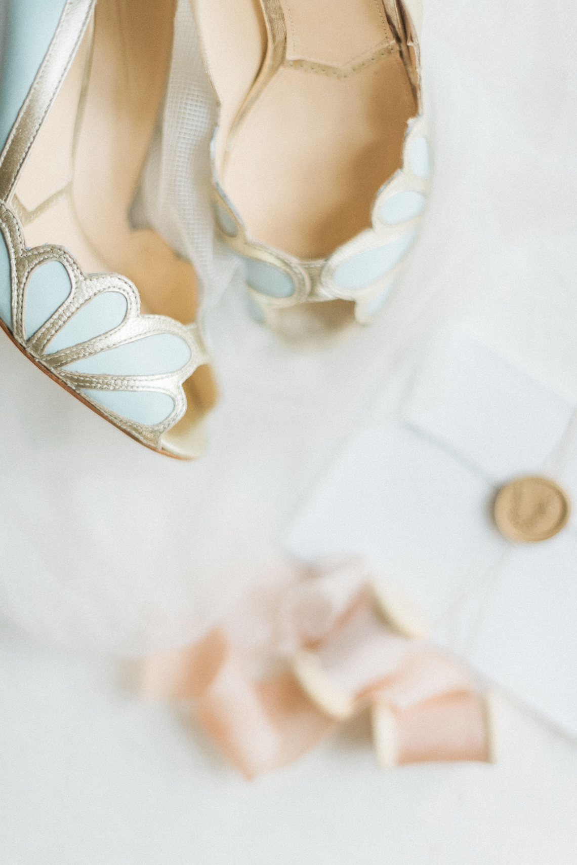 Ornate Candelit Peach & Blue Wedding Inspiration | Gabriela Jarkovska 11