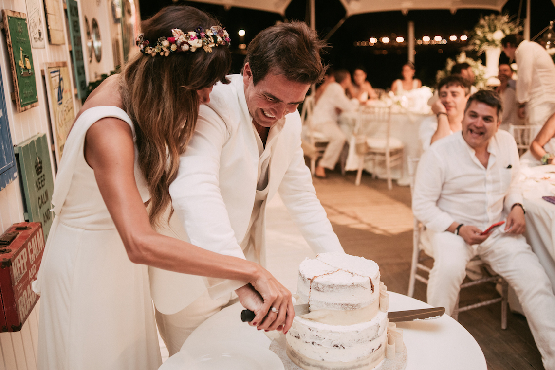 Relaxed All-White Spanish Beach Wedding With Seriously Glamorous Bridal Beauty Style | Sara Lobla Photography 18