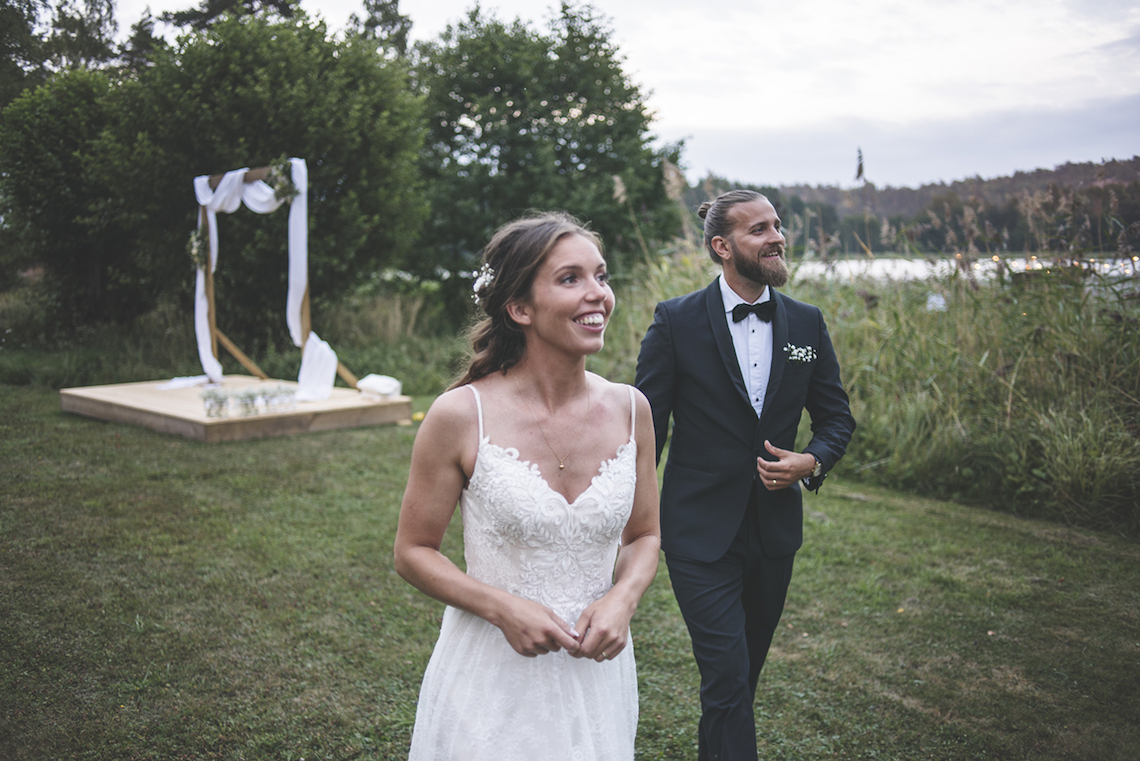 Relaxed & Woodsy Swedish Island Wedding | Sara Kollberg 25