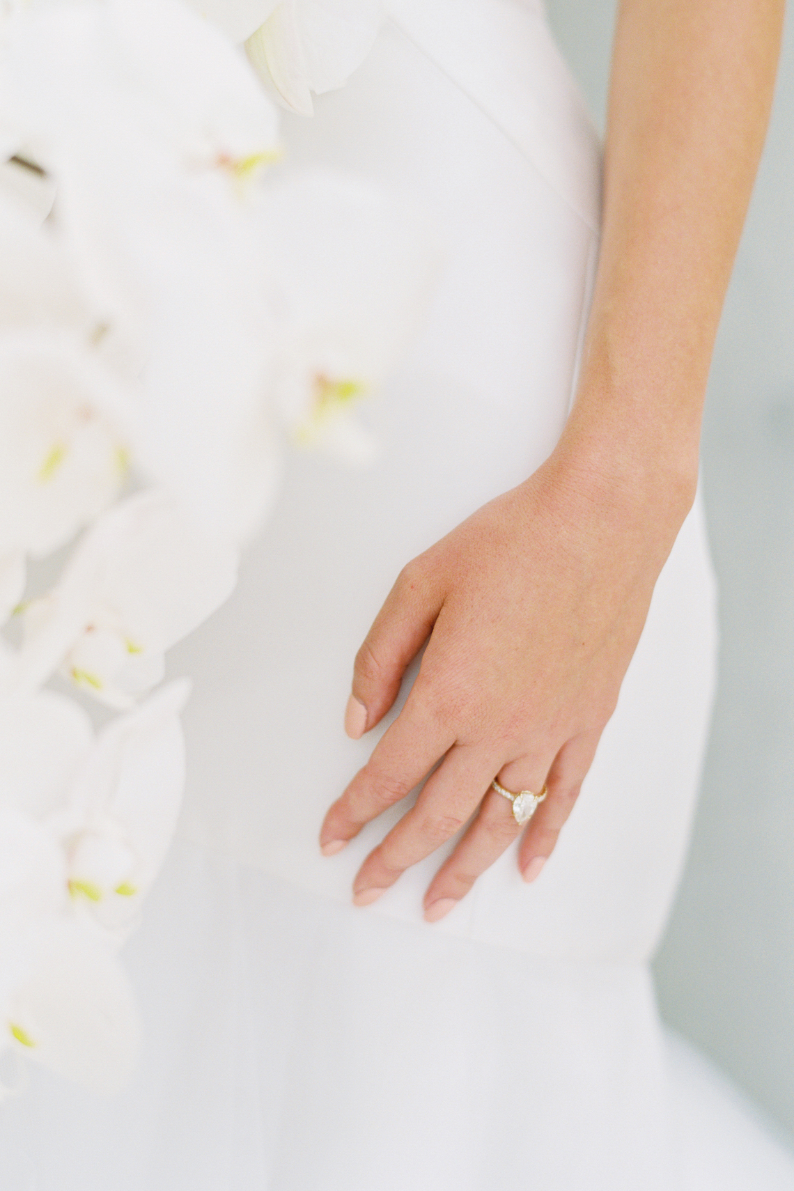 Lucite Love Meets Floral Sculptures; Modern Artistic Wedding Inspiration | Allen Tsai Photography