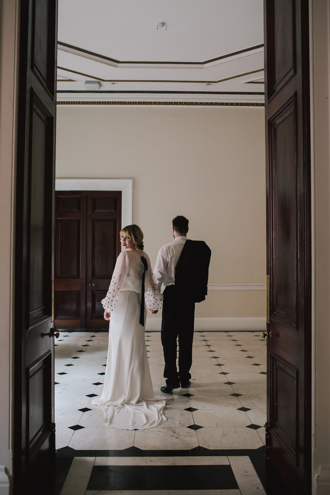 Modern Minimalistic London Wedding Inspiration – Blonde Army – Lisa Jane Photography 39