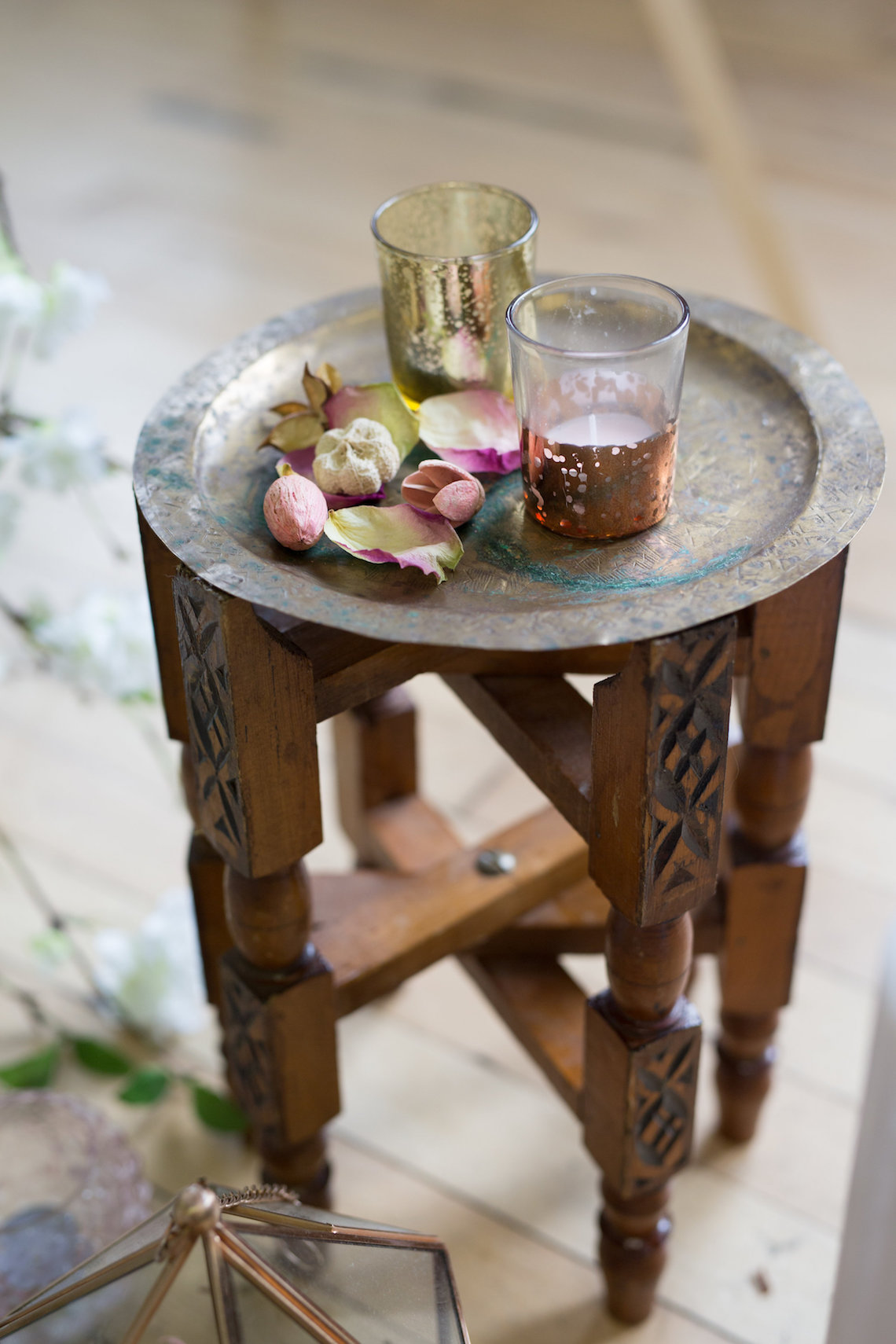 Trendy Loft Wedding Inspiration Featuring A Triangle Altar – Deluxe Blooms 16