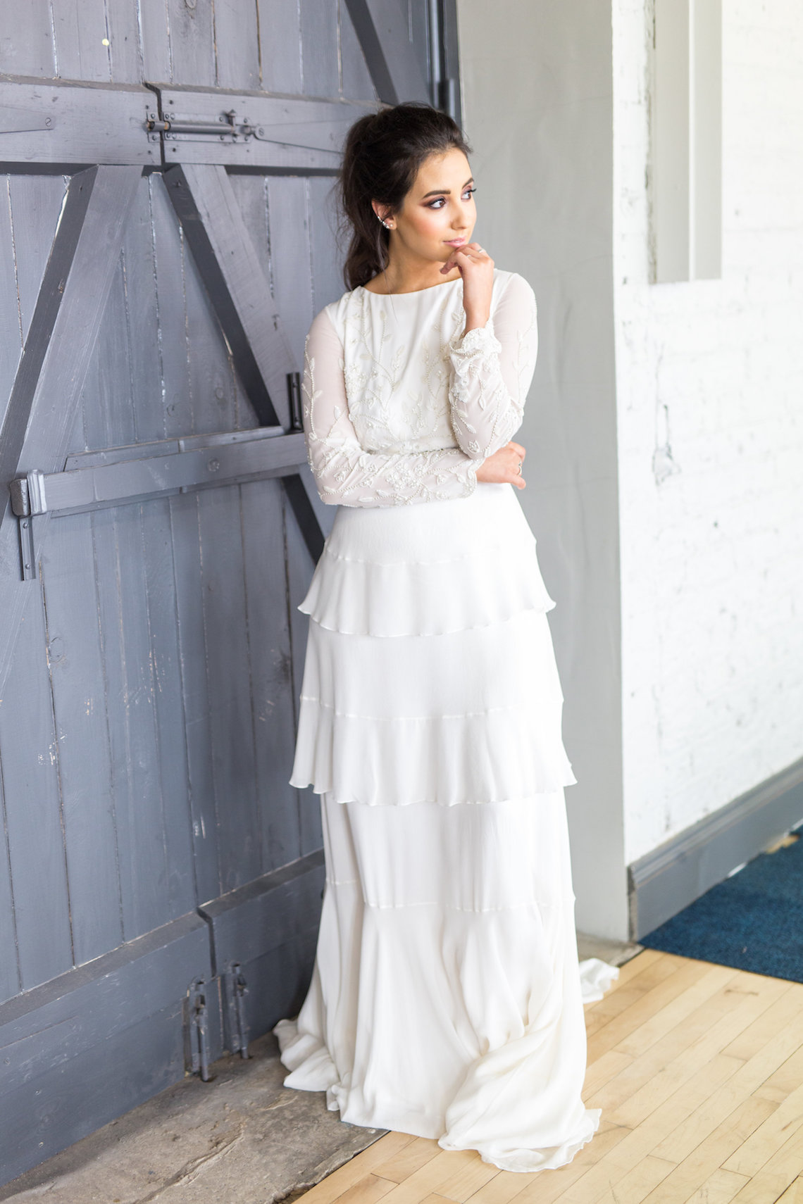 Trendy Loft Wedding Inspiration Featuring A Triangle Altar – Deluxe Blooms 39