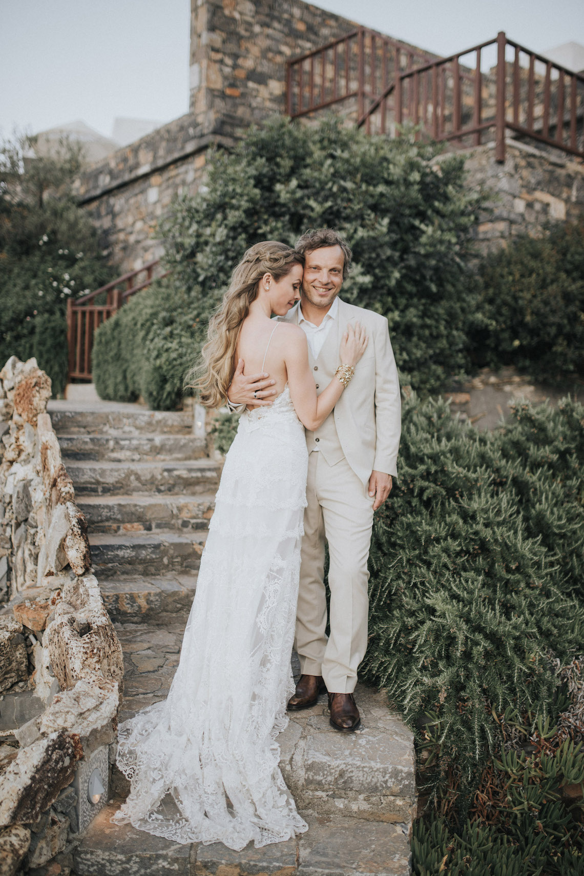 Boho Greek Island Wedding Featuring A Circle Floral Arch – Paulina Weddings 27