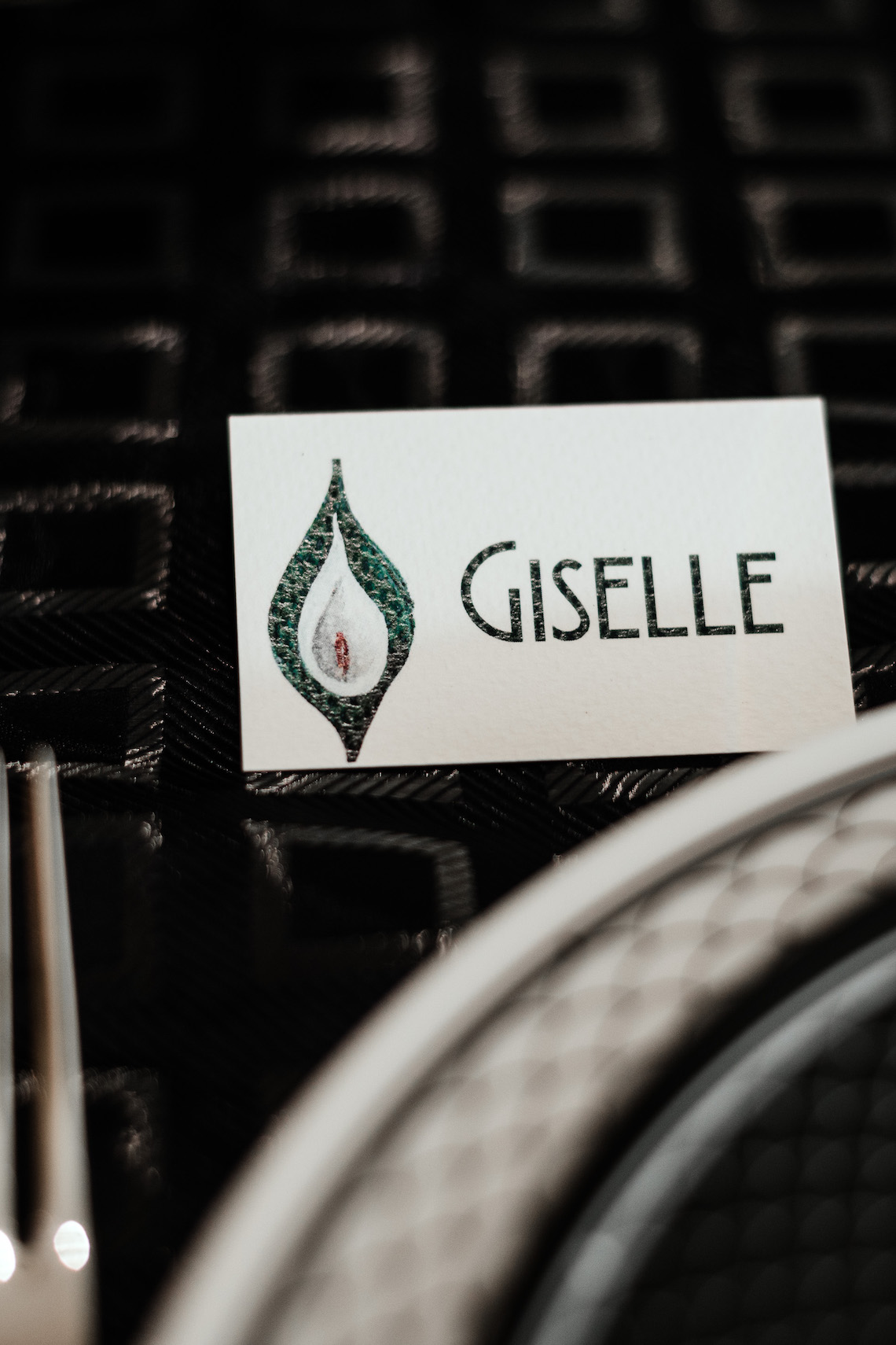 Sleek and Sexy Modern Wedding Inspiration in Emerald – Marcella Cistola 25