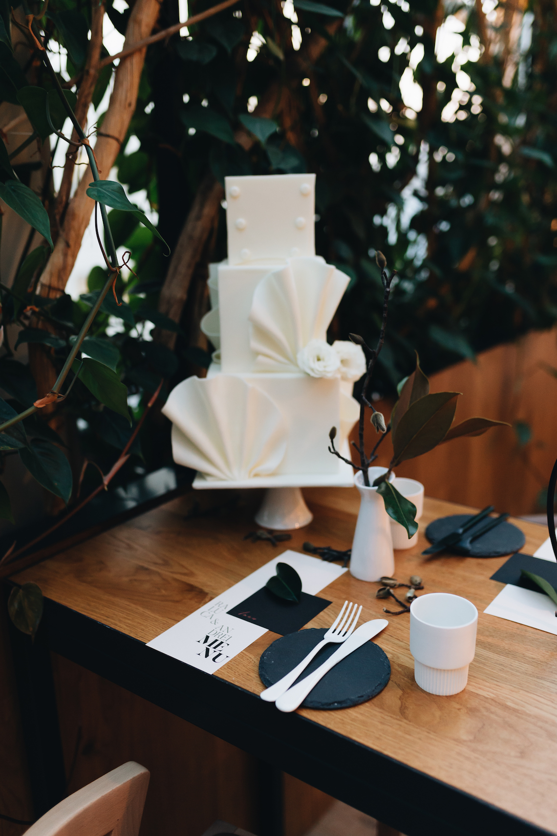 Avant-Garde Urban Bridal Inspiration from Bucharest – Wedding Stories – Moon Events 18