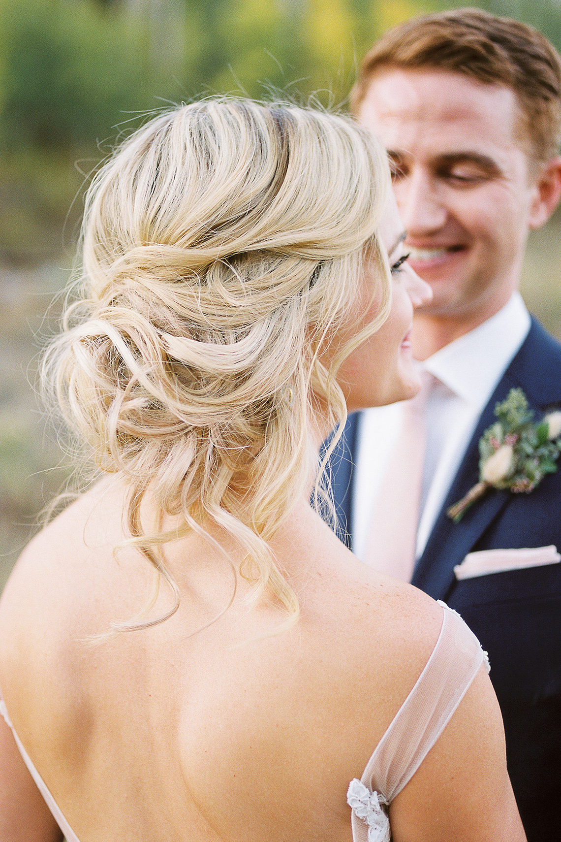 Colorful Colorado Wedding with Stunning Mountain Views – Callie Hobbs – Banks and Leaf 35
