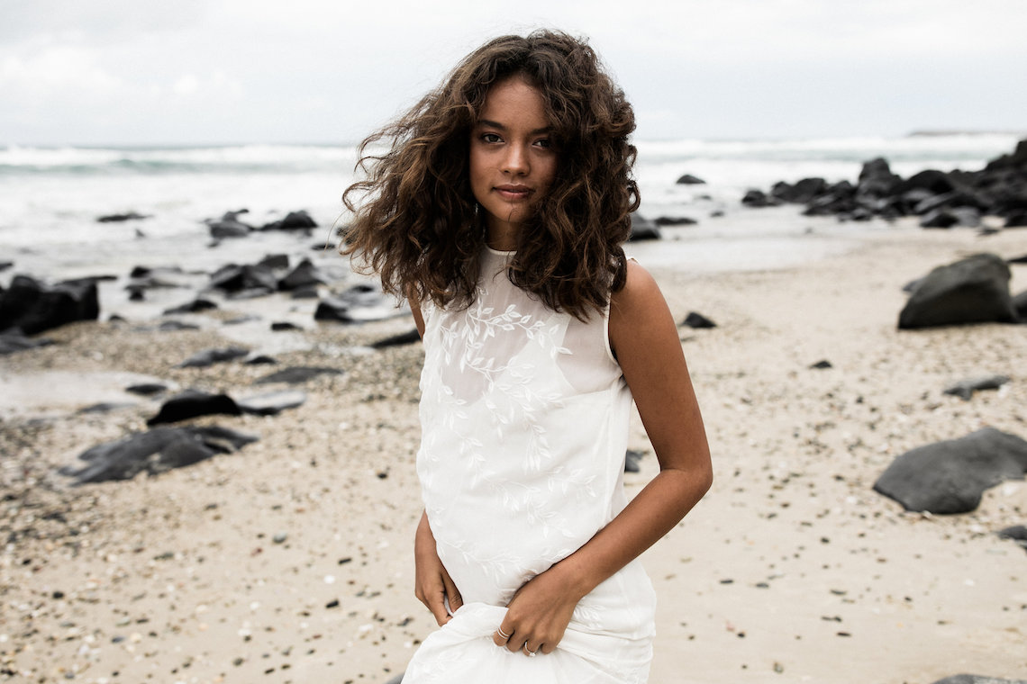 Effortlessly Cool Lava Rock Beach Wedding Inspiration in Byron Bay – Megan Kelly Photo 32