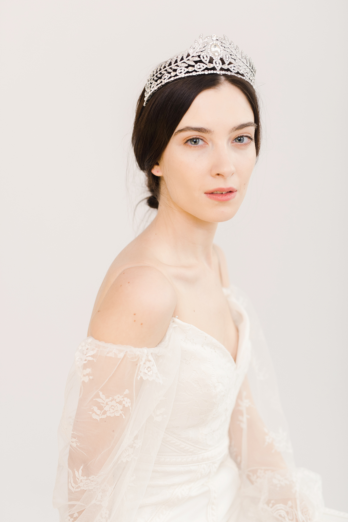 Luxurious and Fashion-Forward All White Wedding Inspiration – Emma Pilkington Photography 38