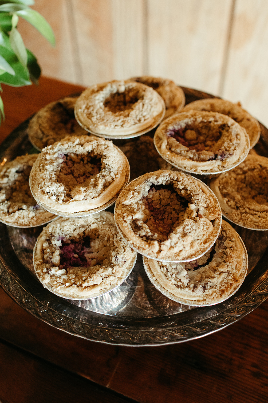 Joyous Oregon Berry Farm Wedding – Phil Chester – Peachy Keen Coordination – Hoffman Farm Store 14