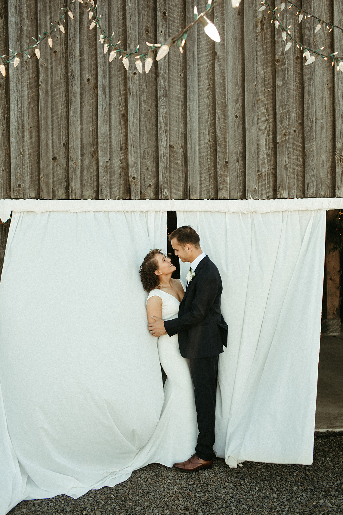 Joyous Oregon Berry Farm Wedding – Phil Chester – Peachy Keen Coordination – Hoffman Farm Store 6