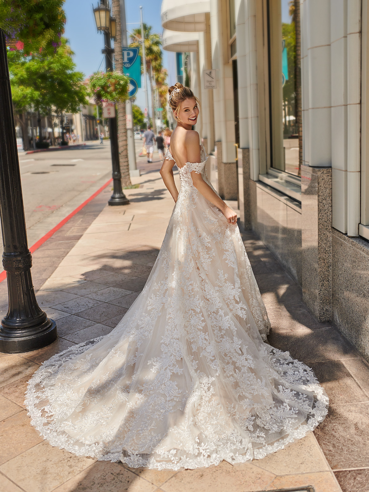 10 Gorgeous Ball Gown Wedding Dresses – Val Stefani – D8226_B