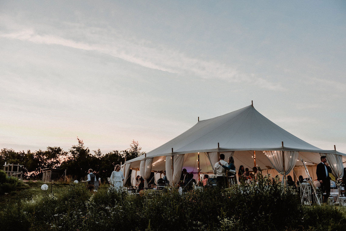 Pretty Meadow Wedding in the Czech Republic – Carols Darkroom 11