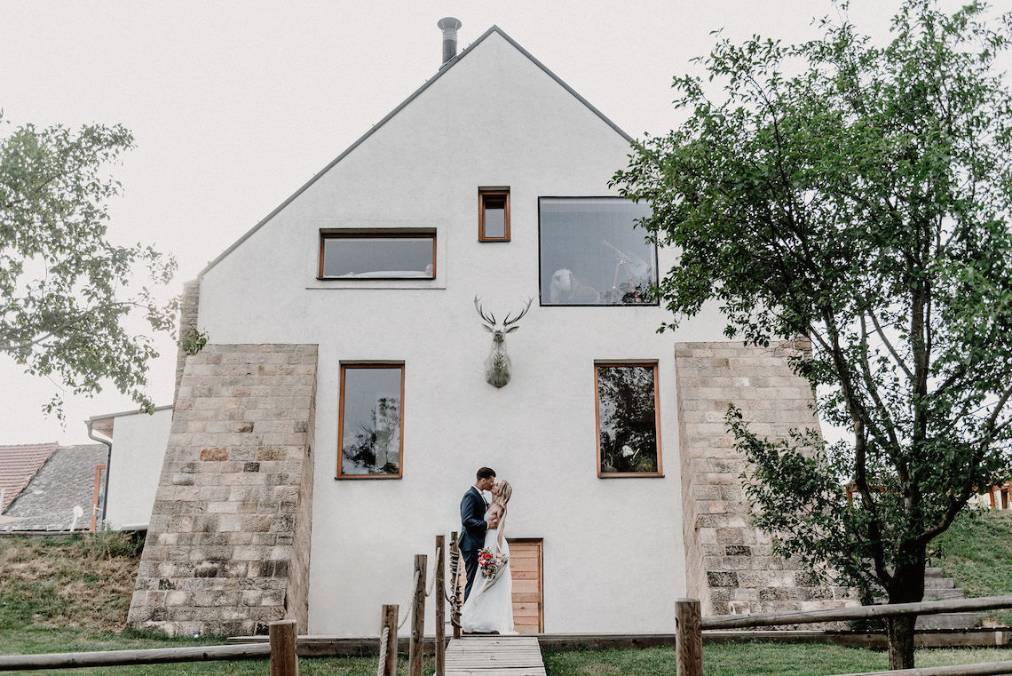 Pretty Meadow Wedding in the Czech Republic – Carols Darkroom 7