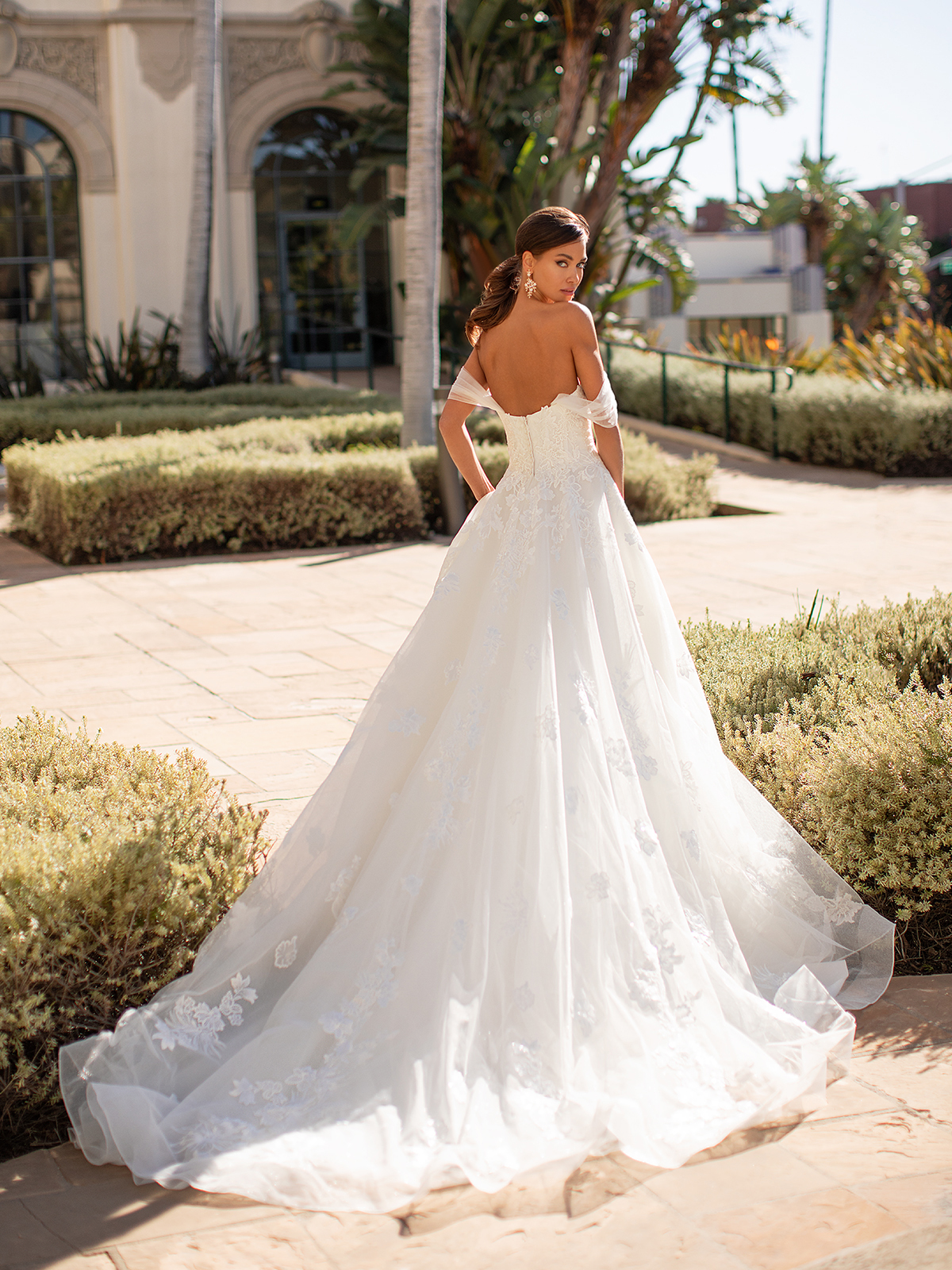 Lace Wedding Dresses in Every Silhouette – Moonlight Bridal – Val Stefani – H1447_B