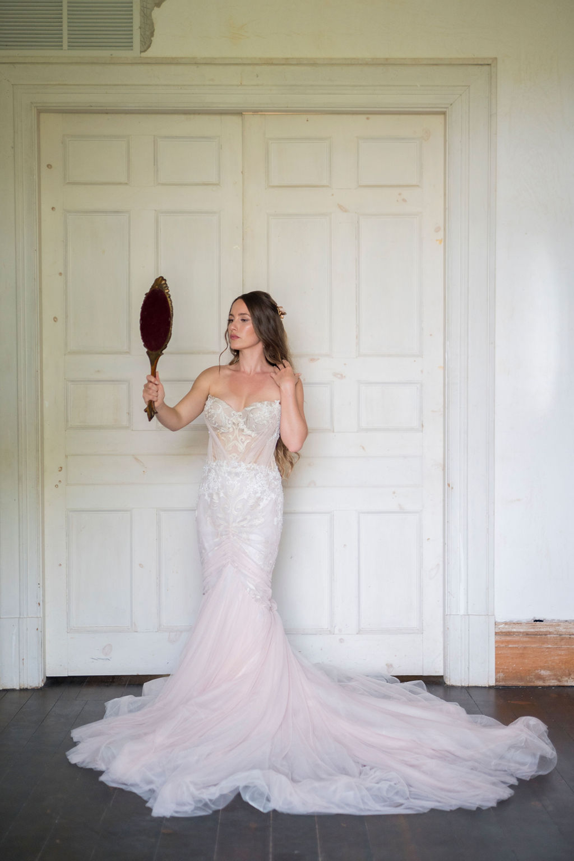 Romantic Willowbank Mansion Toronto Wedding Inspiration – Lisa Vigliotta Photography – Nobl Events – Bridal Musings 24