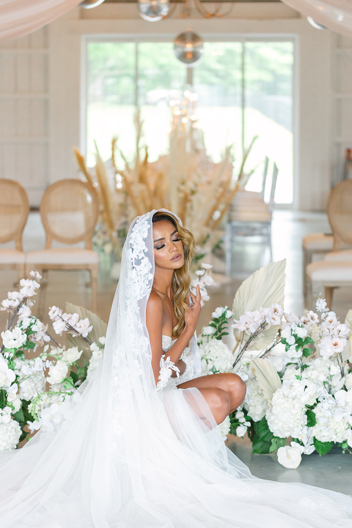 How to Make Your Barn Wedding Glamorous and Luxe – Jubilee Event Design Co – Braestone Farms – White Lotus Wedding Studio – Bridal Musings 9