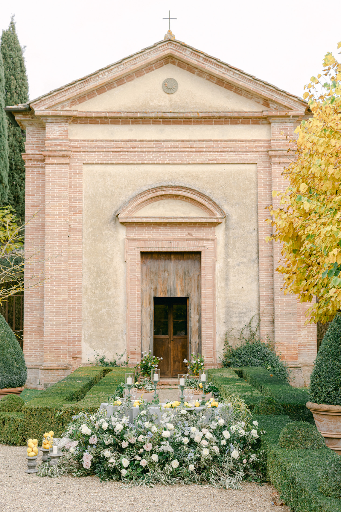 Villa Cetinale Italian Wedding Inspiration Featuring Lemon Decor and Ruffled Wedding Dress – Redamancy Photo and Film – AMV Weddings – Bridal Musings 22